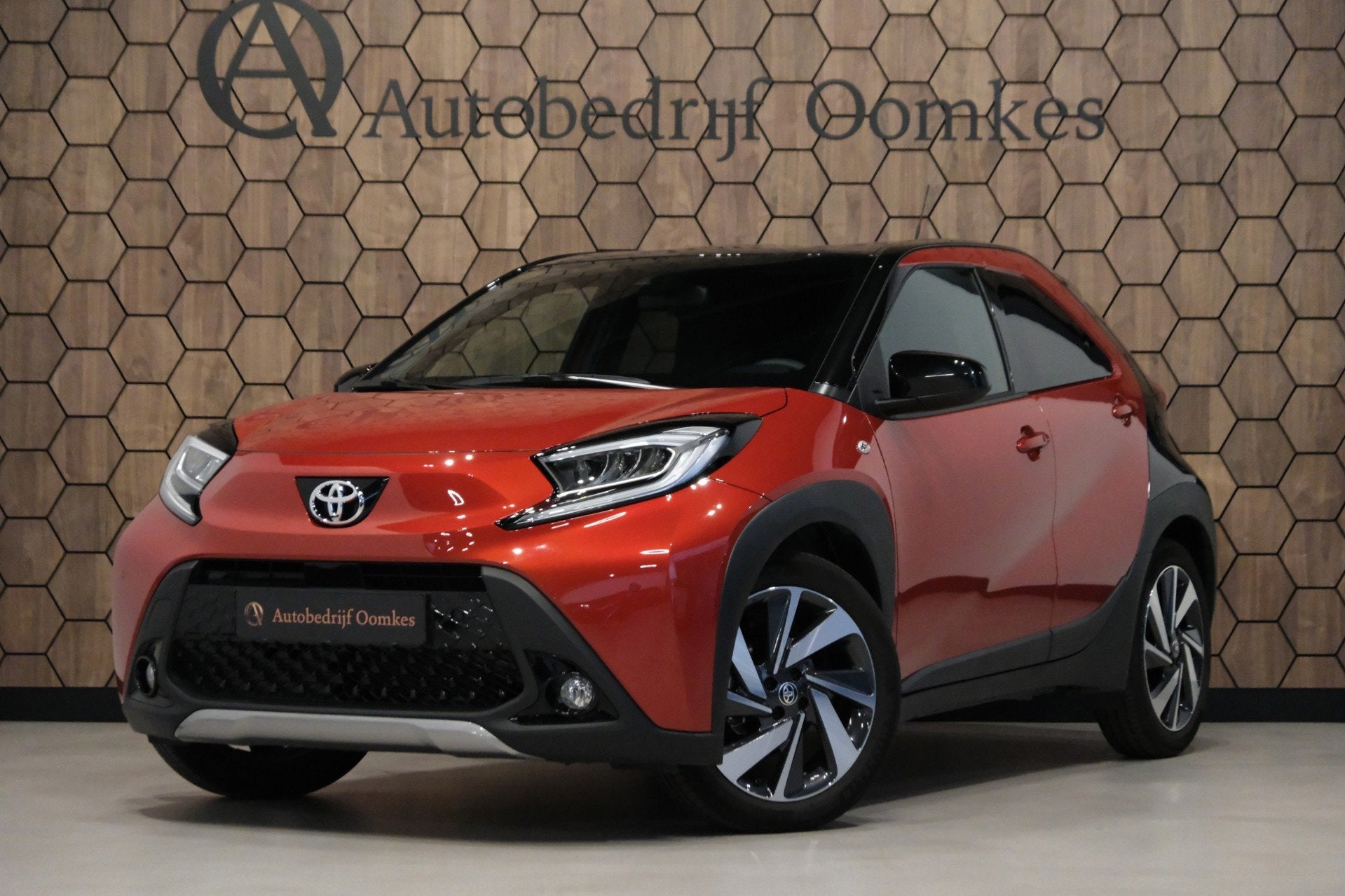 Toyota Aygo X 1.0 VVT-i S-CVT Pulse |11.781km UNIEK| Camera/, Gebruikt, Zwart, 4 stoelen, Leder en Stof