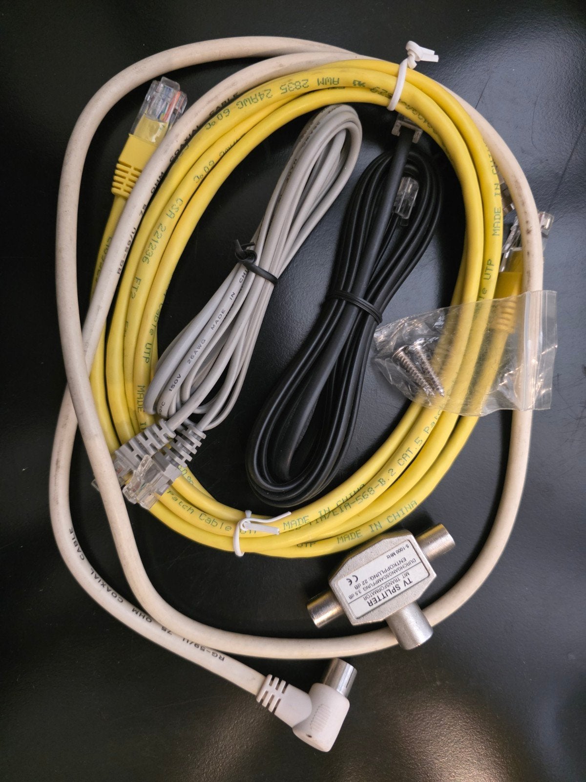 Diverse kabels en TV splitter (coax, UTP), Ophalen of Verzenden, Gebruikt, Minder dan 2 meter, Coaxiale kabel