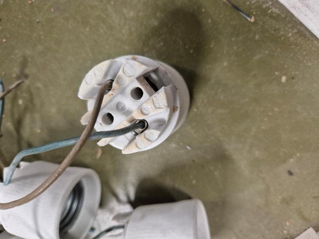 17x porseleinen fitting lamphouder 230 volt E27 schroef, Ophalen