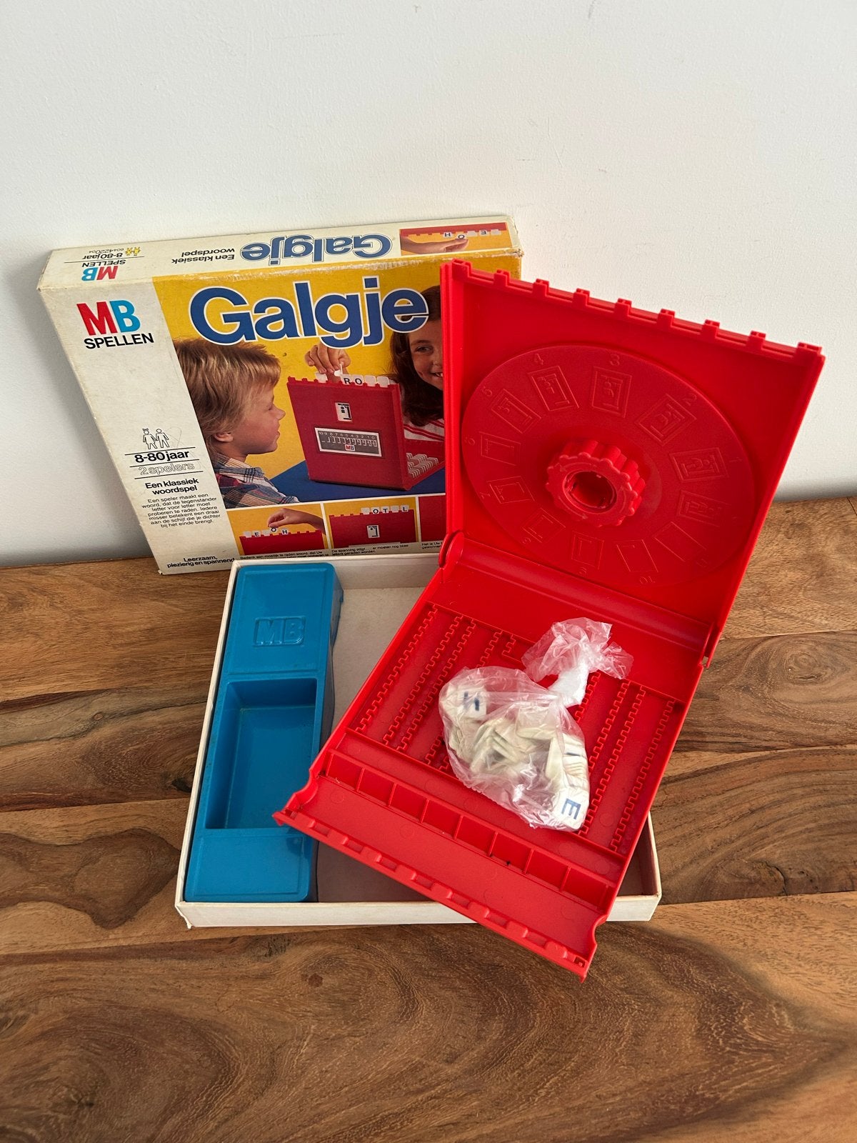 MB Spellen Galgje - Klassiek Woordspel (8-80 jaar), Een of twee spelers, Ophalen of Verzenden, Gebruikt