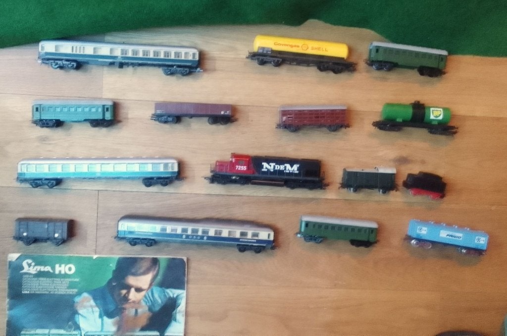 Lima ho trein set, rails, heel dorp en 2 bergen / tunnels, Hobby en Vrije tijd, Modeltreinen | H0, Ophalen, Gelijkstroom, Lima