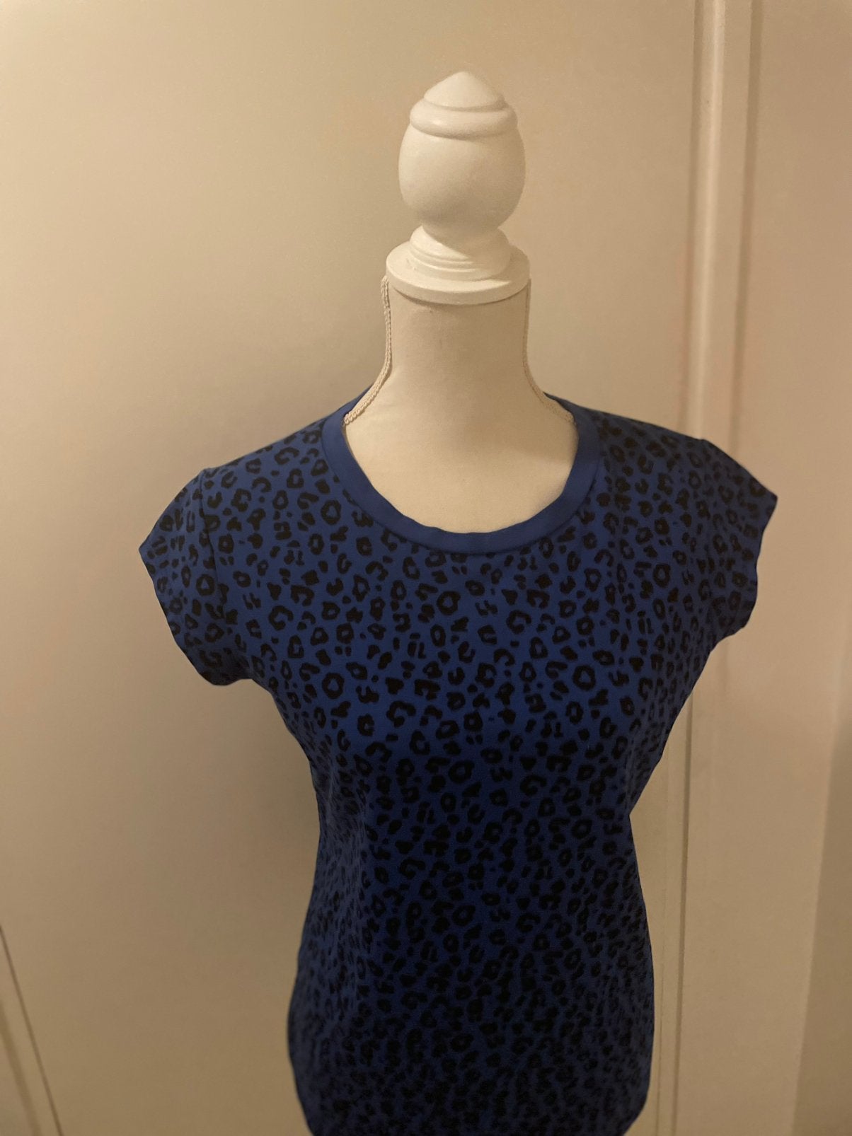 Top Musthaves by Elka  blauw met zwarte accenten maat L/XL, Maat 42/44 (L), Nieuw, Korte mouw, Verzenden