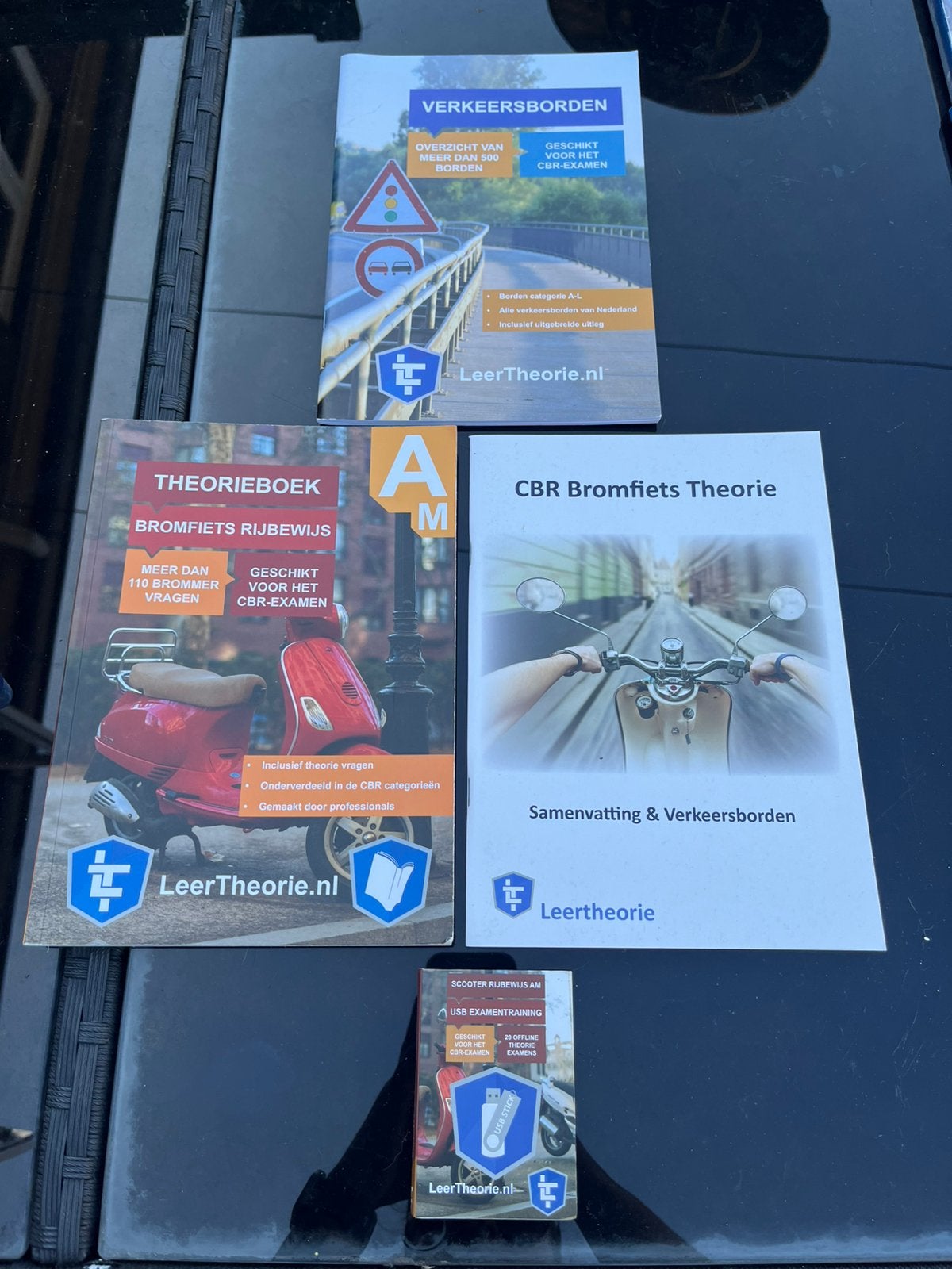 Theorie bromfiets rijbewijs boeken., Ophalen of Verzenden, Zo goed als nieuw