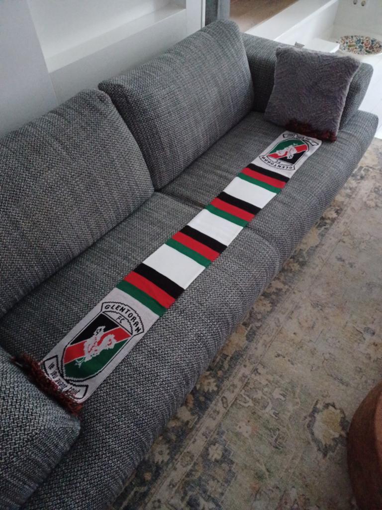 Voetbal Sjaal Glentoran FC Nieuw, Ophalen of Verzenden, Nieuw, Buitenlandse clubs, Vaantje of Sjaal