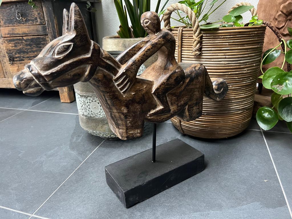 Houtsnijwerk ruiter paard uit Indonesie handwerk massief, Nieuw, Ophalen of Verzenden, Schipluidenlaan 20 5035KJ Tilburg, Bruin