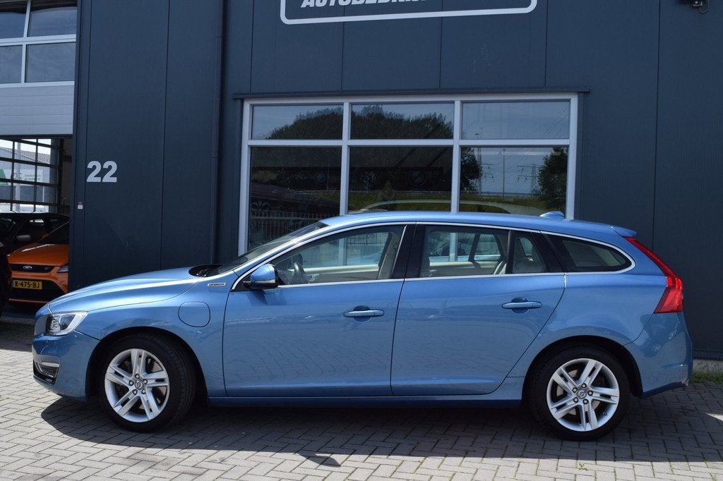 Volvo V60 2.4 D6 AWD Plug-In Hybrid Summum | Adaptive Cruise, Auto's, Automaat, Beige, Blauw, Vierwielaandrijving