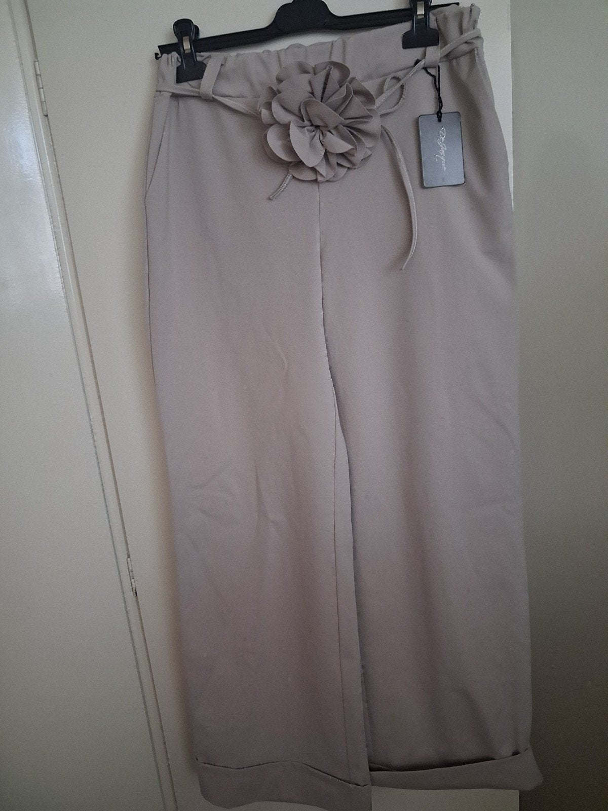 Dejaque  leuke broek/pantalon met strik, Maat 38/40 (M), Verzenden, Beige, Nieuw