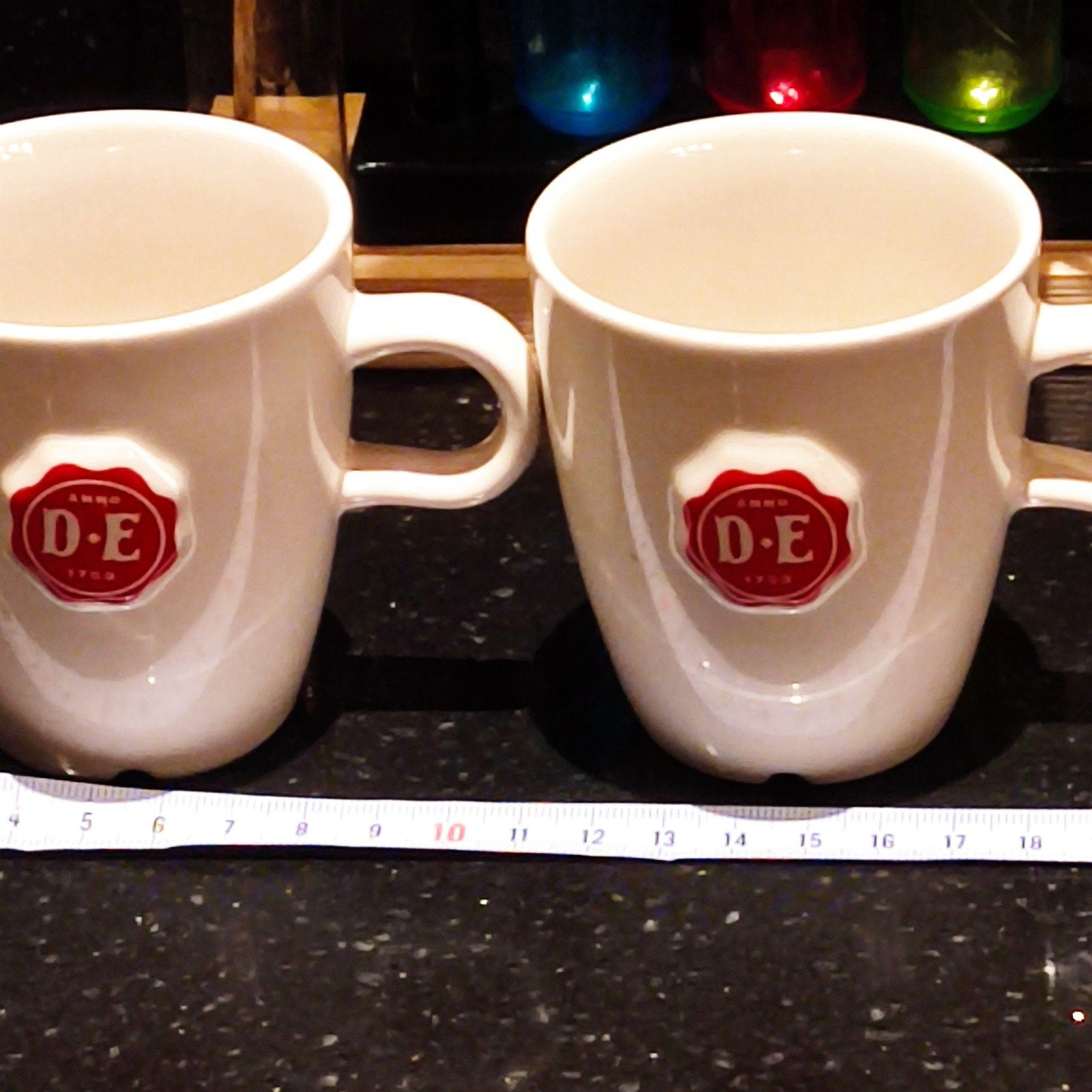 2x Douwe Egberts mokken Royal Raja by Nikolai Carels, Overige merken, Zo goed als nieuw, Klassiek, Keramiek