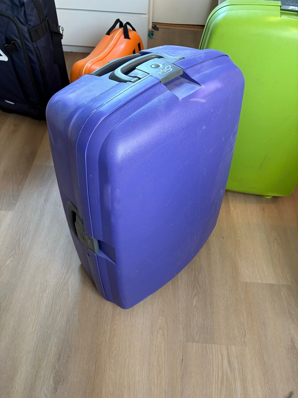 Paarse Style Reiskoffer met Wieltjes en Sloten, Hard kunststof, Ophalen of Verzenden, Zo goed als nieuw, 35 tot 45 cm