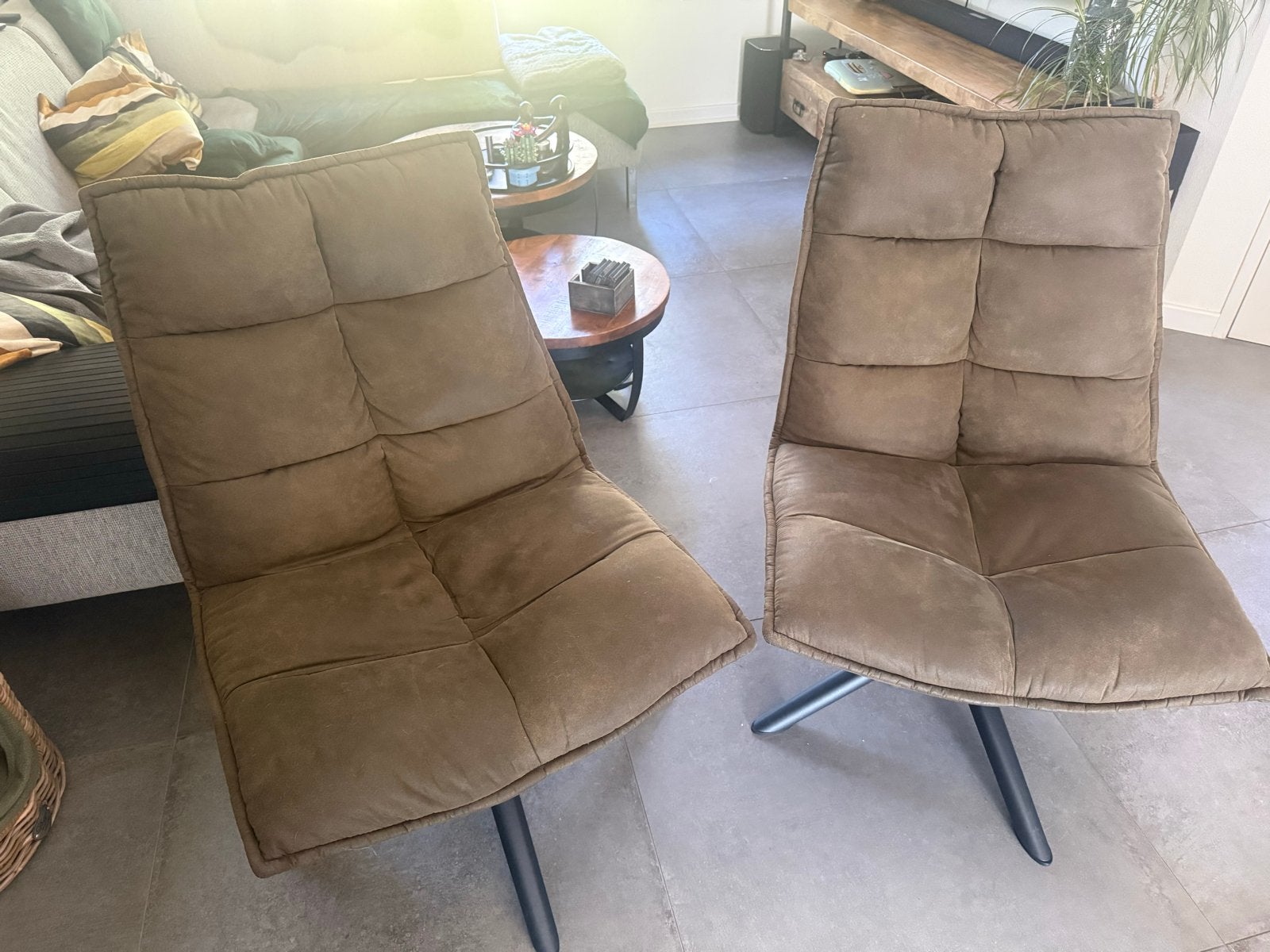 2 comfortabele draaibare eetkamerstoelen - taupe groen, Huis en Inrichting, Ophalen, Gebruikt, Twee, Overige kleuren