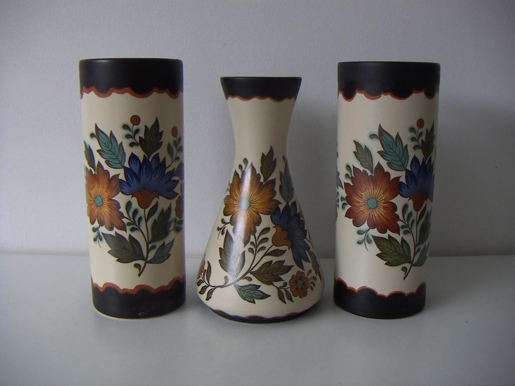 3x Flora Gouda plateel keramiek vazen jr.1955-1960. Kaststel, Overige kleuren, Aardewerk of Porselein, Ophalen of Verzenden, Zo goed als nieuw