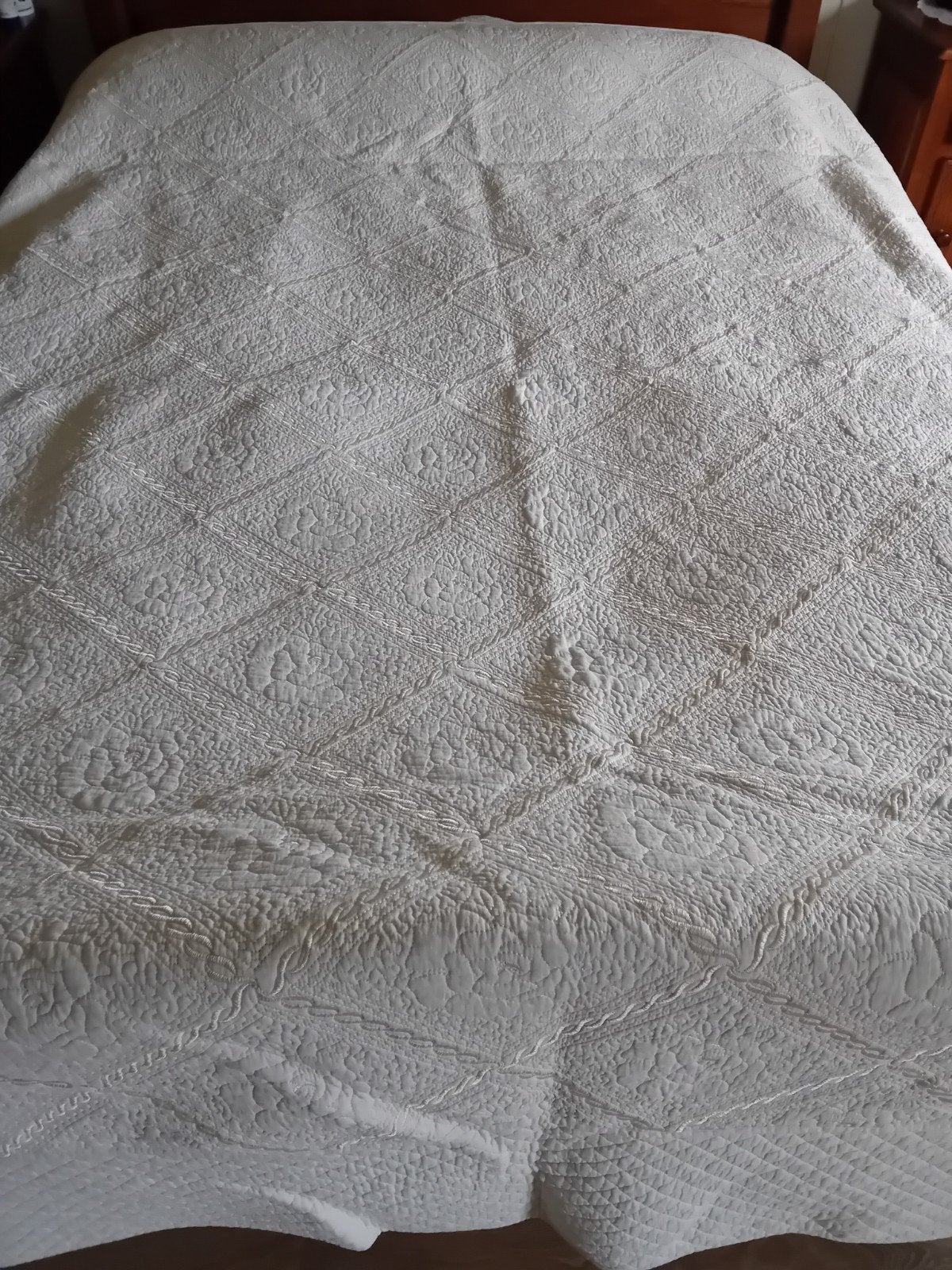 Mooie witte sprei 265x245 van goede kwaliteit, Huis en Inrichting, Ophalen of Verzenden