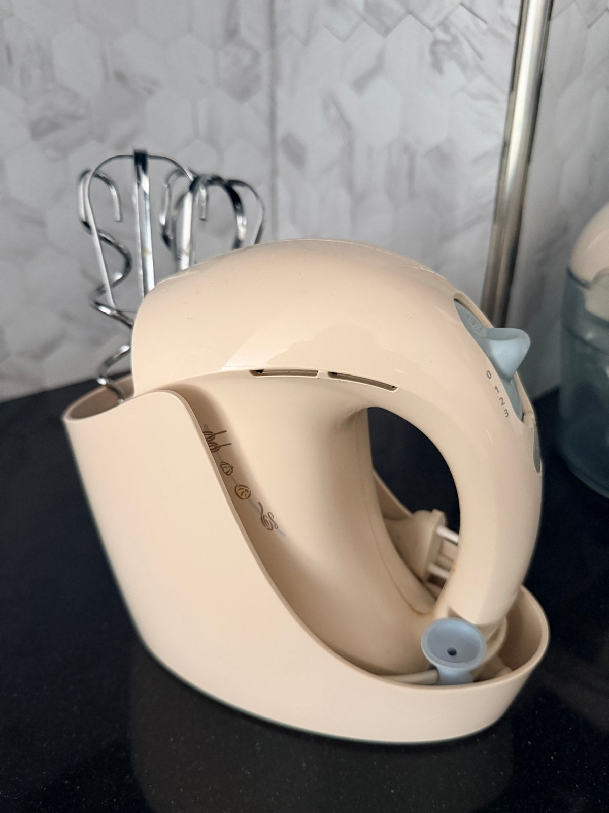 Handmixer met standaard en gardes - Crème, Ophalen, Gebruikt, 3 snelheden of meer