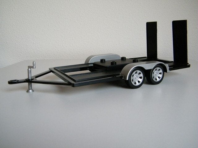 TRAILER  personen auto  van motormax  schaal 1:18, Hobby en Vrije tijd, Modelauto's | 1:18, Ophalen, Nieuw, Auto, Motormax