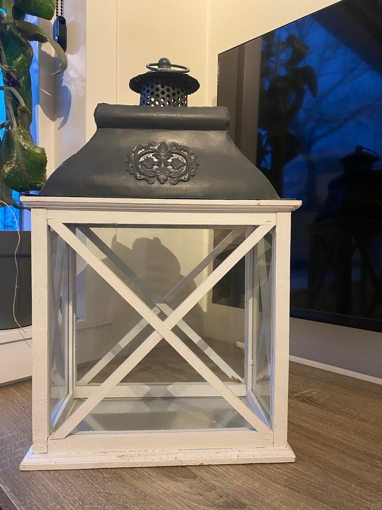 Witte houten lantaarn met metalen dak, Ophalen, Gebruikt