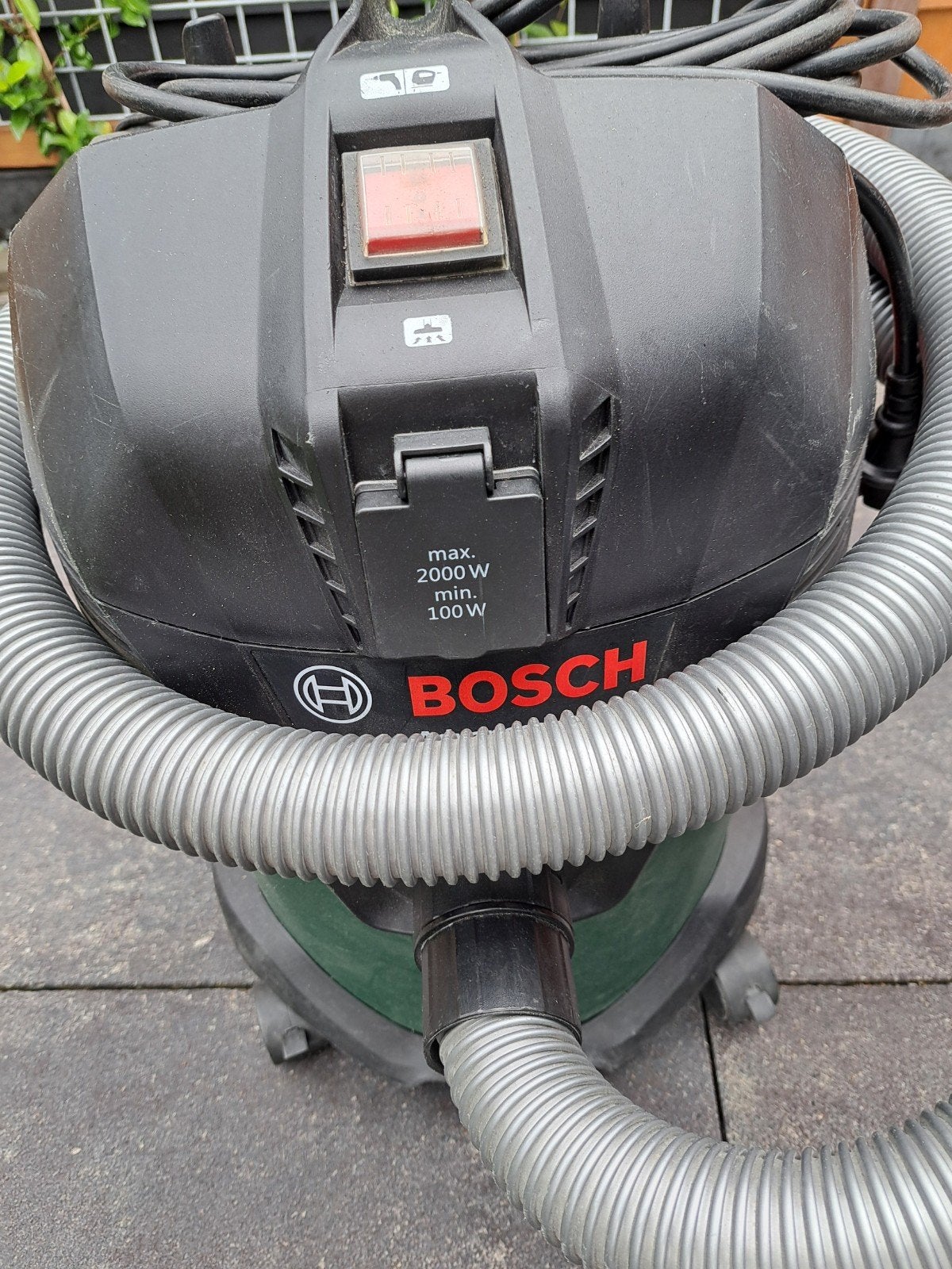 Bosch alleszuiger Droog en Nat Vac20 & stopcontact AUTOSTART, Ophalen, Decoupeerzaag, Zo goed als nieuw, 1200 watt of meer
