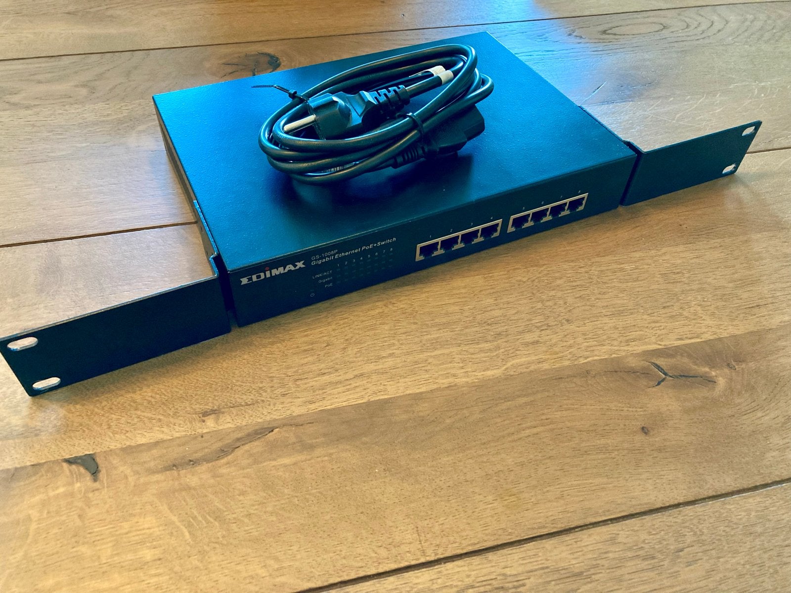 Edimax GS-1008P Gigabit PoE+ Switch met rackbeugels, Computers en Software, Netwerk switches, Ophalen of Verzenden, Gebruikt