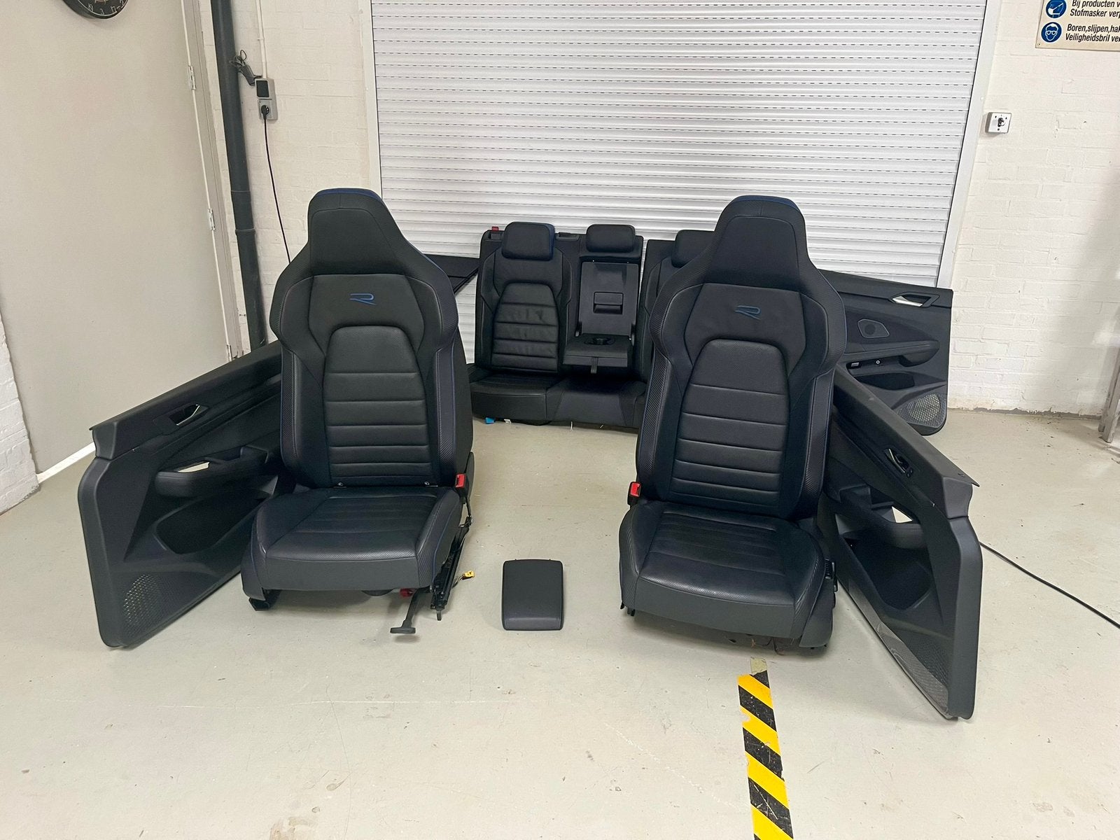VW Golf 8 R interieur met stoelverwarming en stoelairbags, Auto-onderdelen, Ophalen