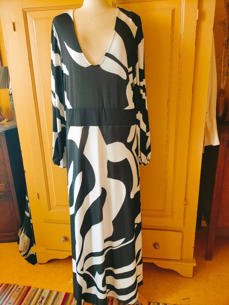 Mooie zwart wit jurk van Bonprix 48 50 enkel lang stretch, Kleding | Dames, Grote Maten, Bonprix, Verzenden, Zo goed als nieuw
