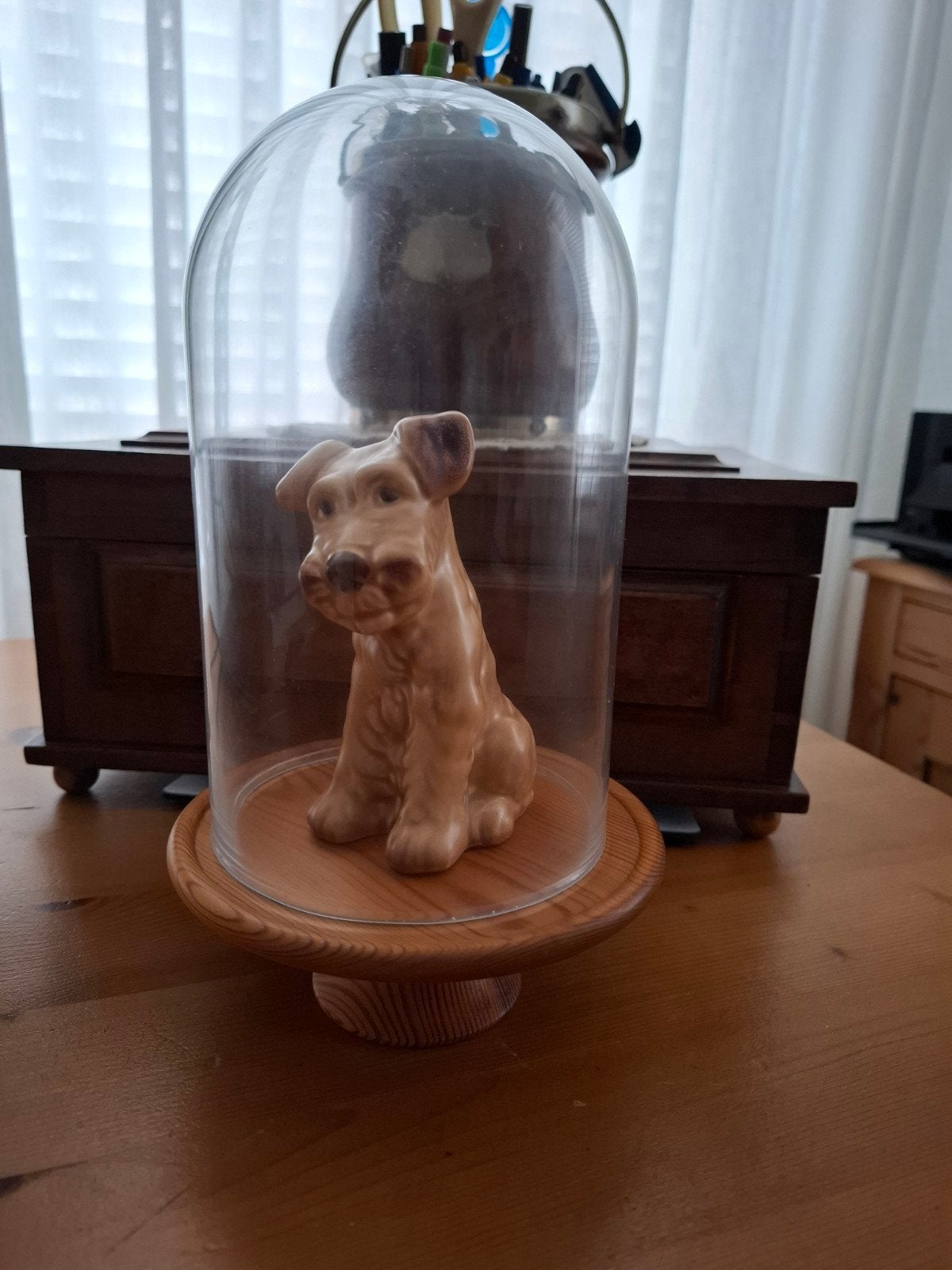 HONDJE ONDER STOLPJE, Antiek en Kunst, Ophalen of Verzenden