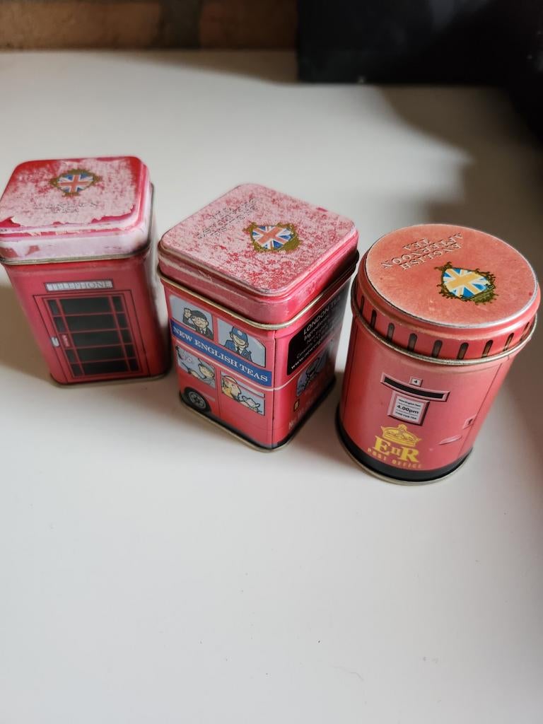Drie oude busjes met Londen thema, Ophalen of Verzenden