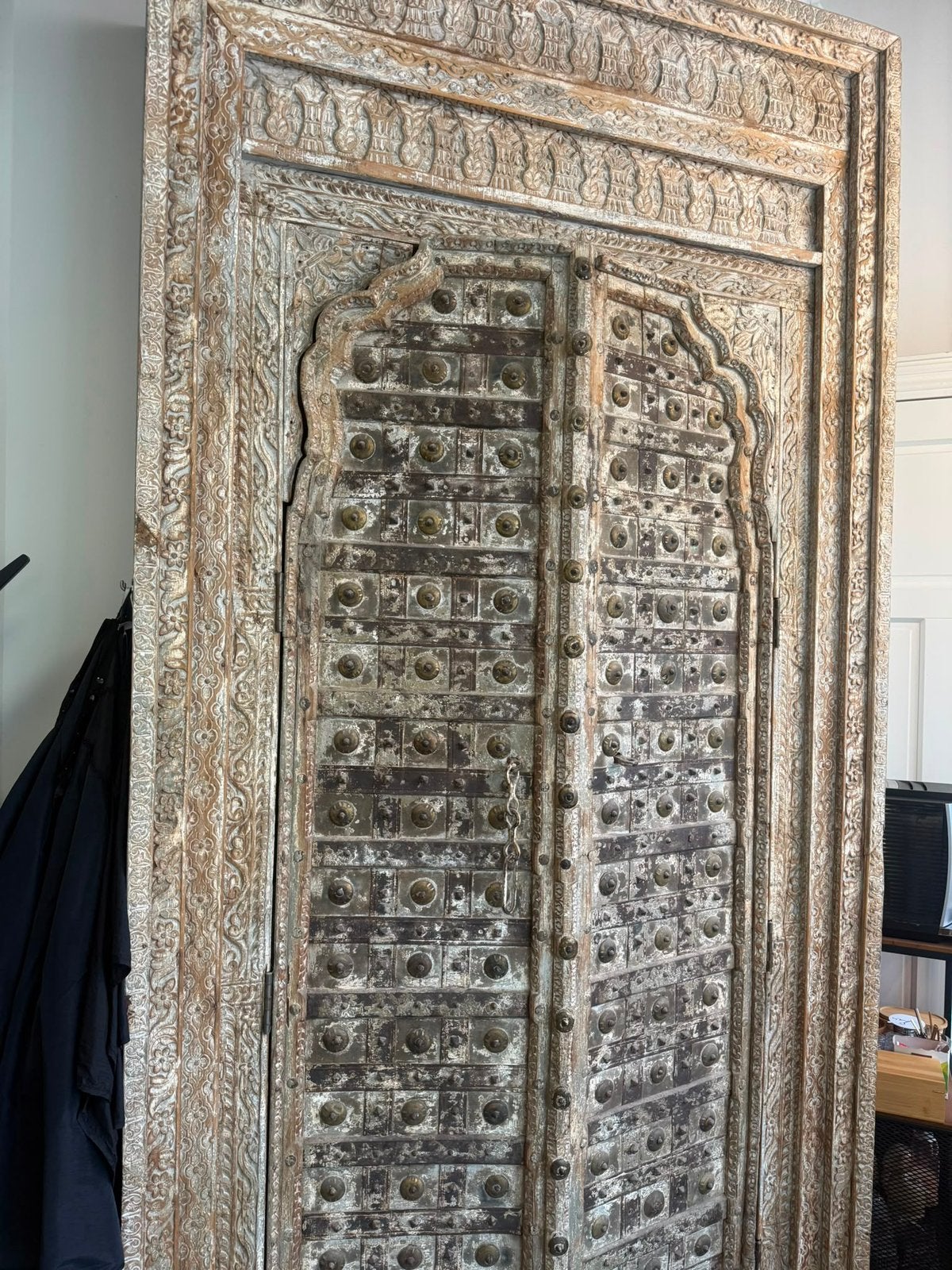 Antieke Indiase kast van oude deur, Antiek en Kunst, Ophalen