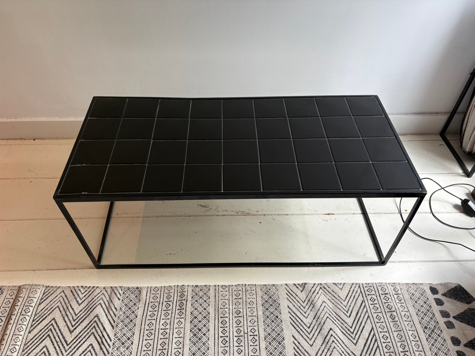 Zwarte betegelde salontafel Zuiver, Ophalen, Zo goed als nieuw, Rond, 50 tot 100 cm