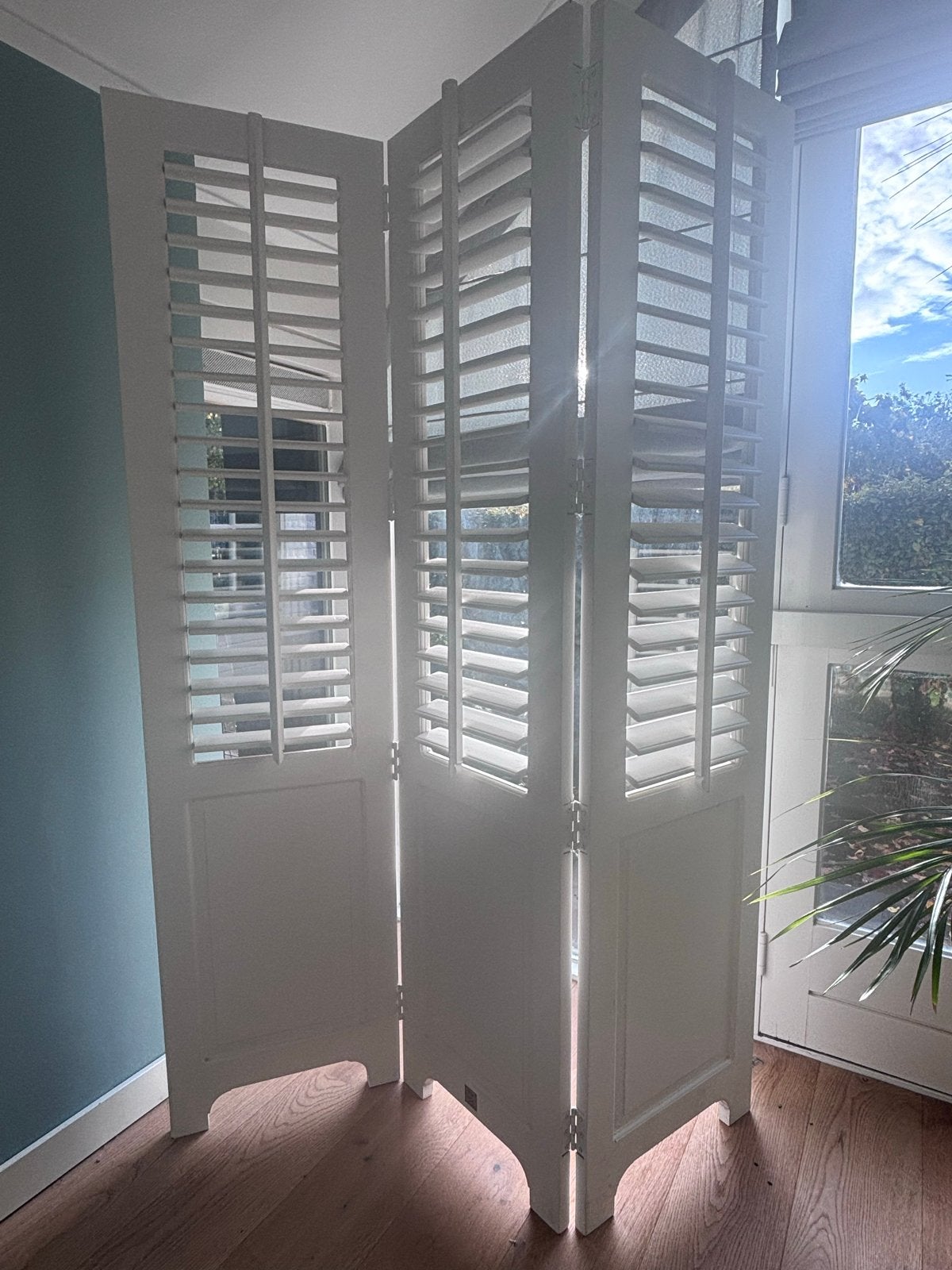 Witte houten kamerscherm / shutter room divider, Ophalen