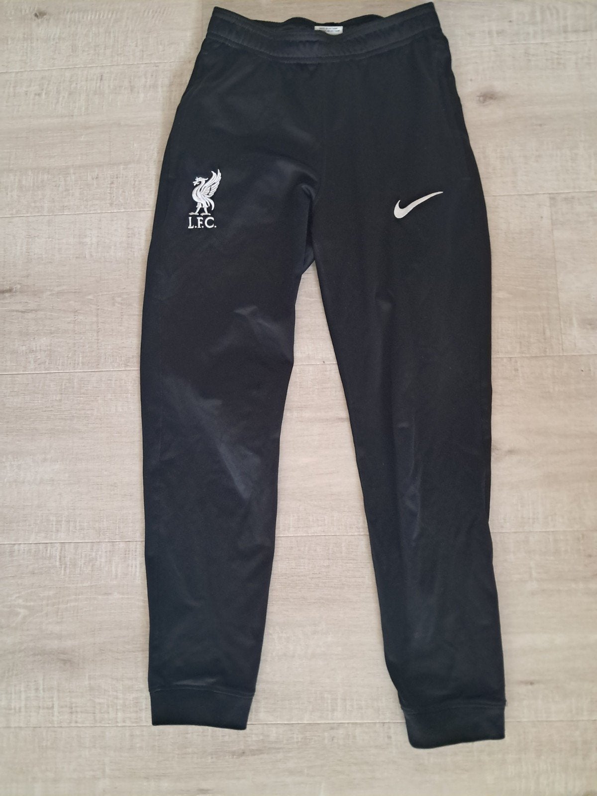 liverpool broekje nike maat 140, Broek, Jongen of Meisje, Ophalen of Verzenden, Zo goed als nieuw