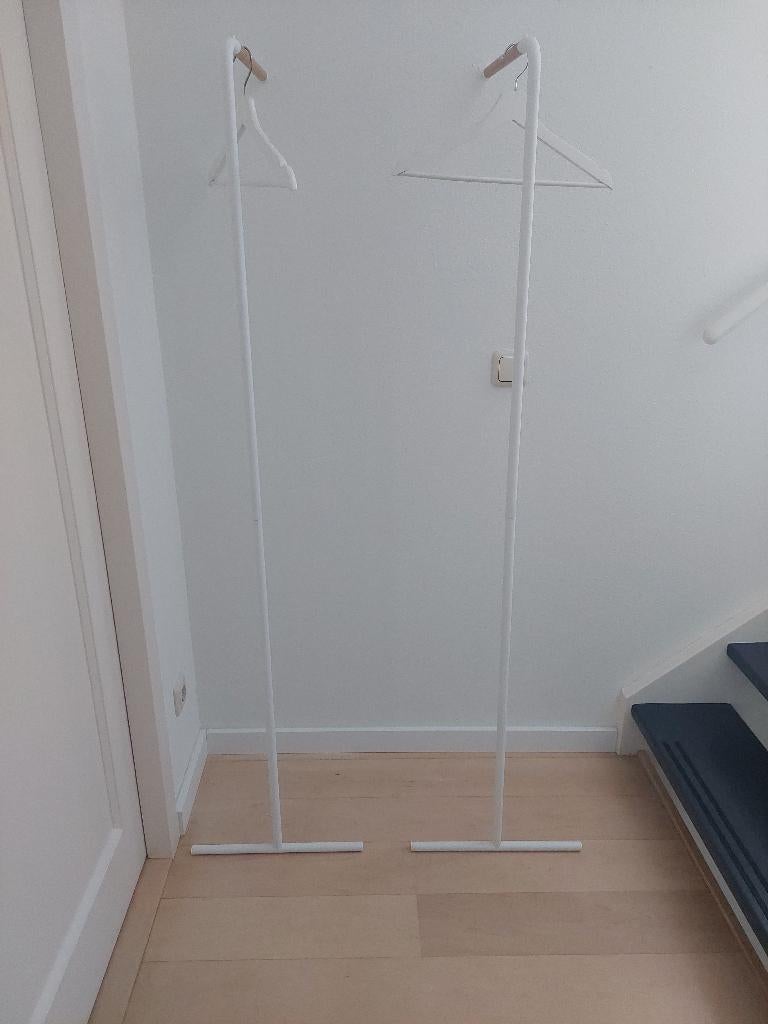 kledingrek leunend tegen muur (2x), Ophalen, Gebruikt
