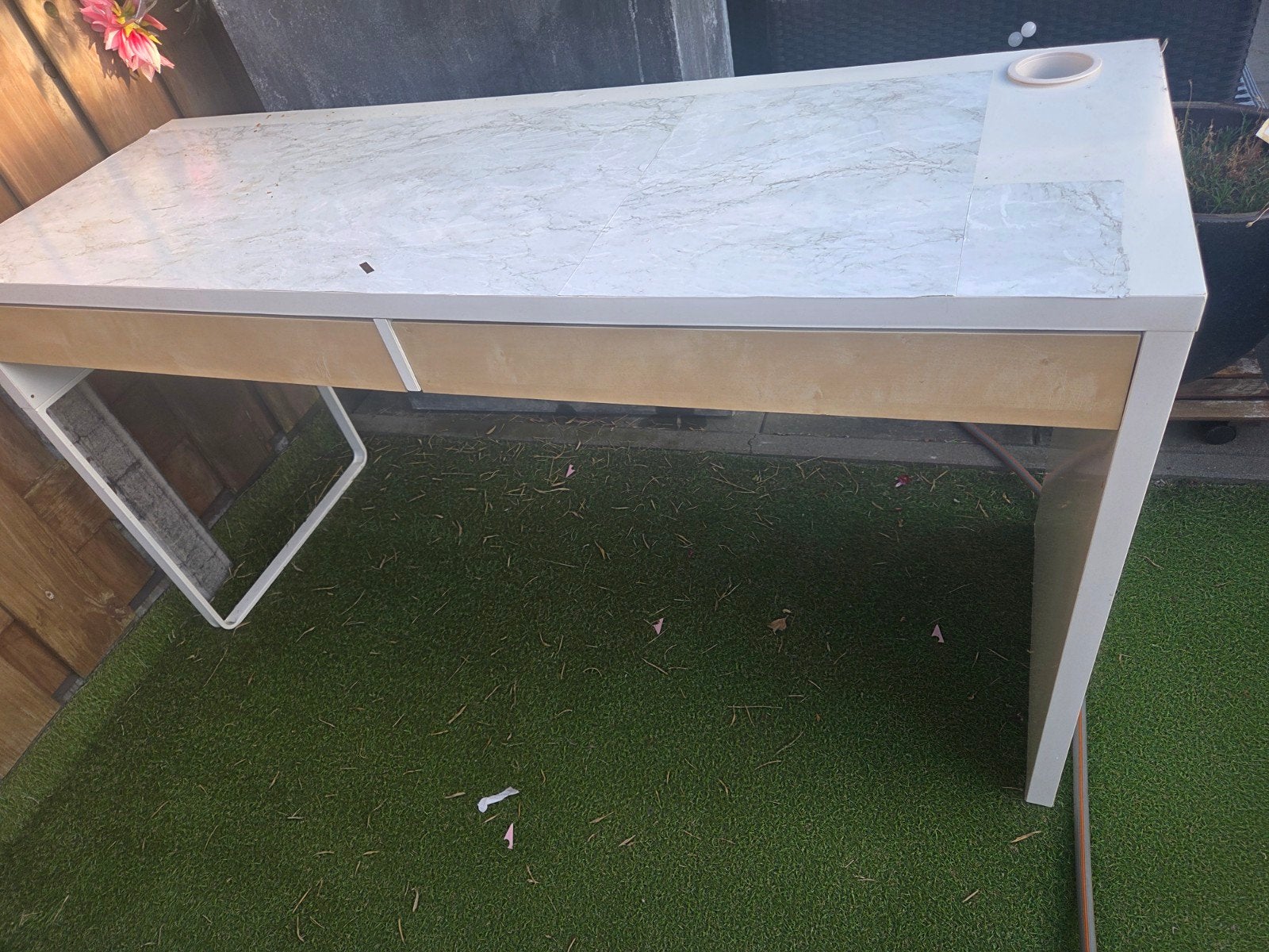 bureau met lades, Ophalen, Gebruikt, Spaanplaat of MDF, Overige merken