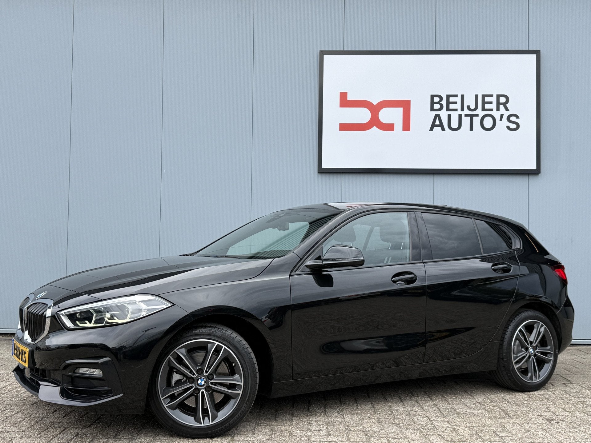 BMW 1-serie 118i Business Edition Automaat 1e eigenaar/Carpl, Dealer onderhouden, 136 pk, Gebruikt, Leder en Stof