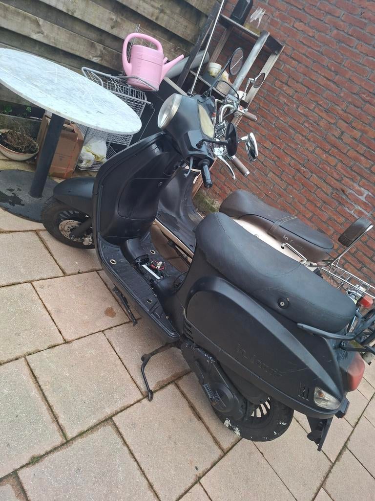 2 la sourice scooters. Accu leeg en 1 moet nieuwe accu, Ophalen of Verzenden, Gebruikt, Benzine, Overige merken