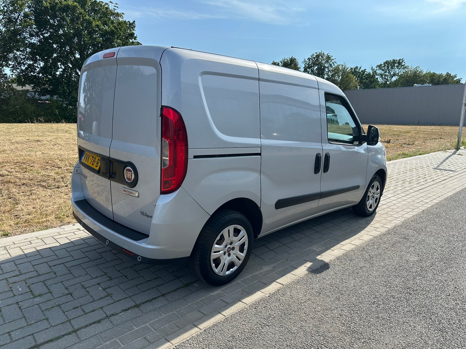 Fiat Doblo maxi 1.3 90pk 2016 Grijs nieuwe Apk, Voorwielaandrijving, 4 cilinders, 500 kg, 1248 cc