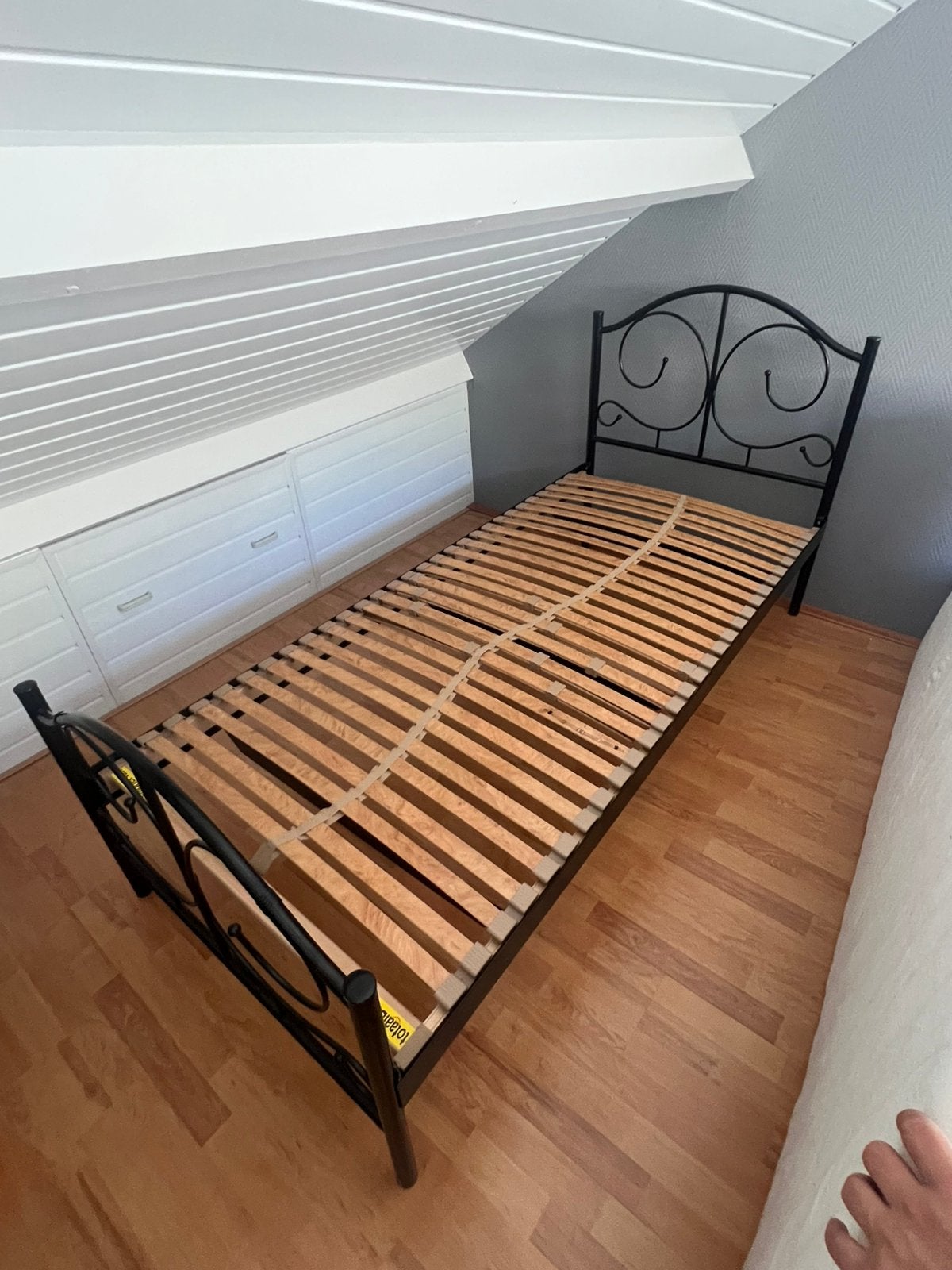Eenpersoons bed + matras, Huis en Inrichting, Ophalen, 90 cm, Eenpersoons, Wit