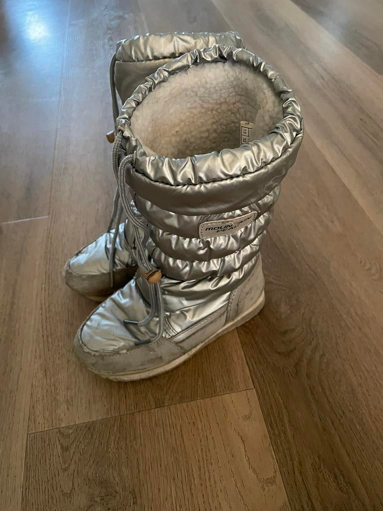 Snowboots maat 32 grijs, Ophalen of Verzenden, Zo goed als nieuw, Jongen of Meisje, Laarzen