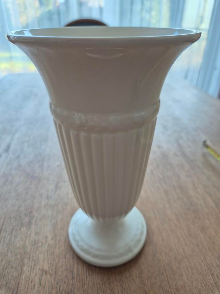 Wedgwood Barlaston Etruria Vaas 22cm hoog, Ophalen, Overige kleuren, Aardewerk of Porselein, Zo goed als nieuw