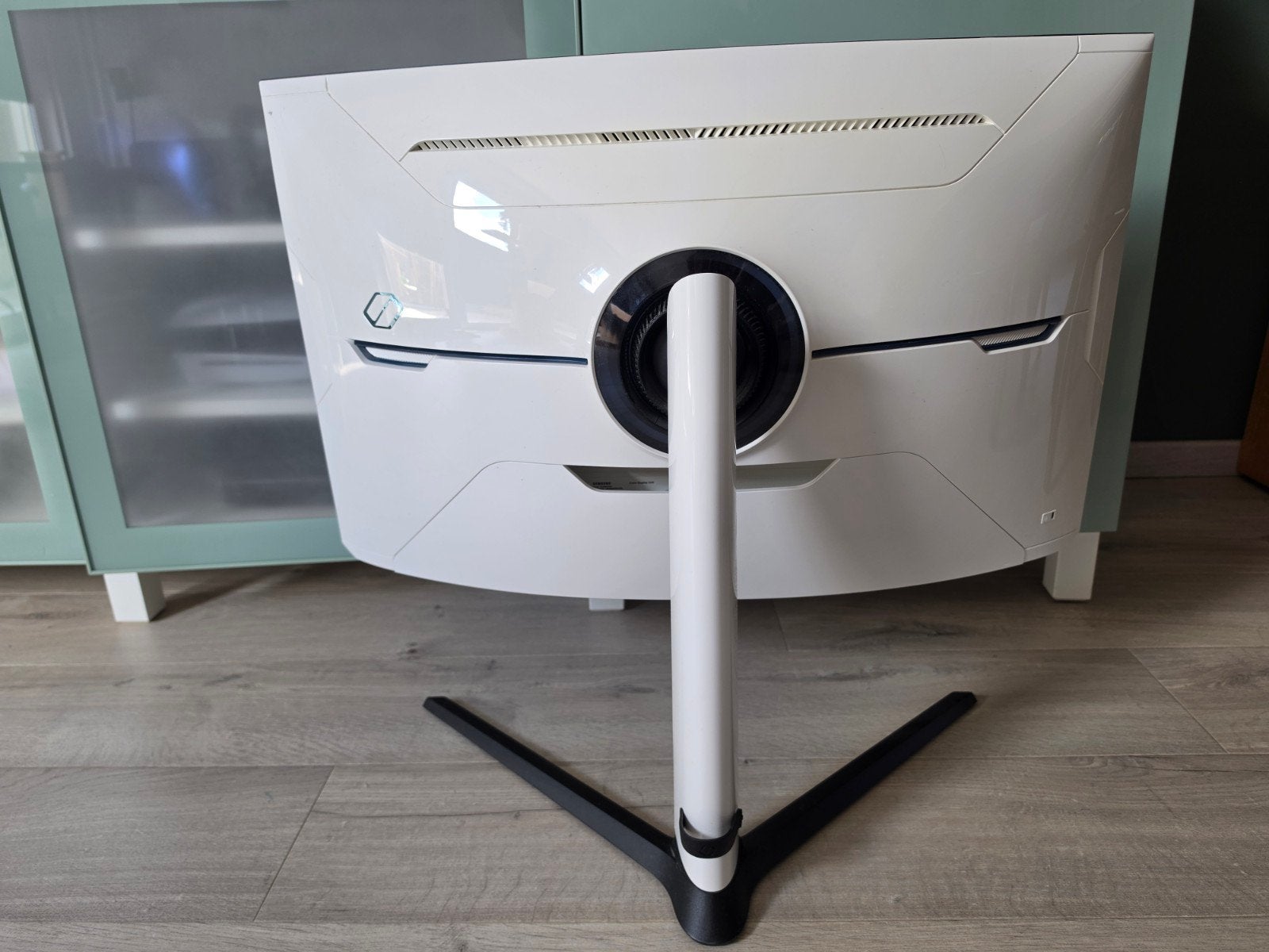 Foto 4 van Samsung Odyssey Neo G8 S32BG850NP Curved 240Hz Monitor