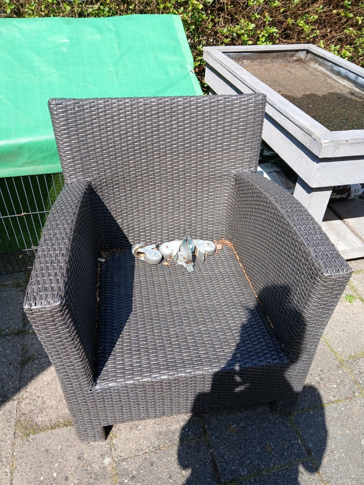 Tuinstoelen en tafeltje, Ophalen, Zo goed als nieuw, Kunststof
