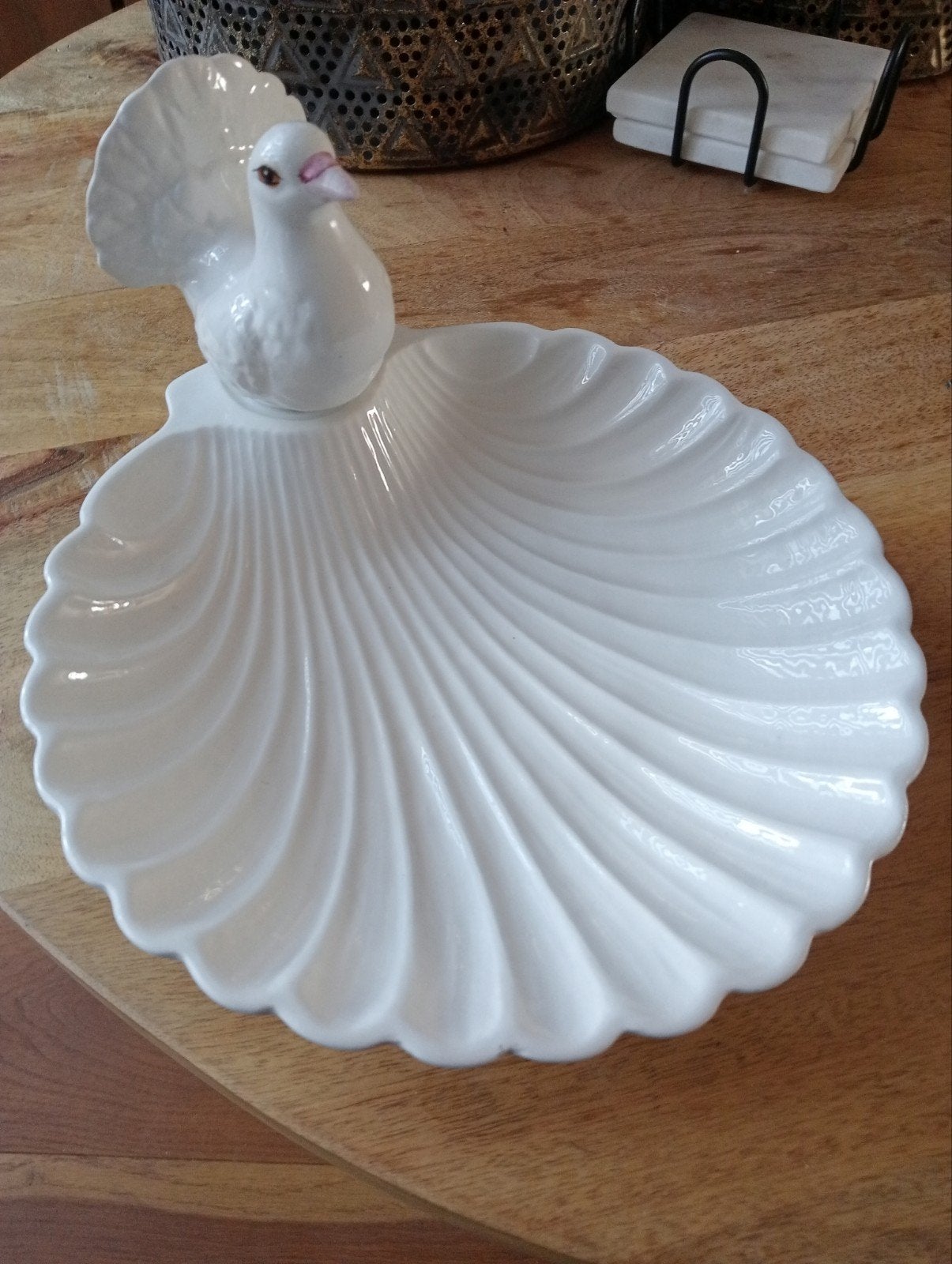 Italiaans decoratief schaaltje met duif – schelpvorm – 21 cm, Antiek en Kunst, Antiek | Keramiek en Aardewerk, Ophalen of Verzenden