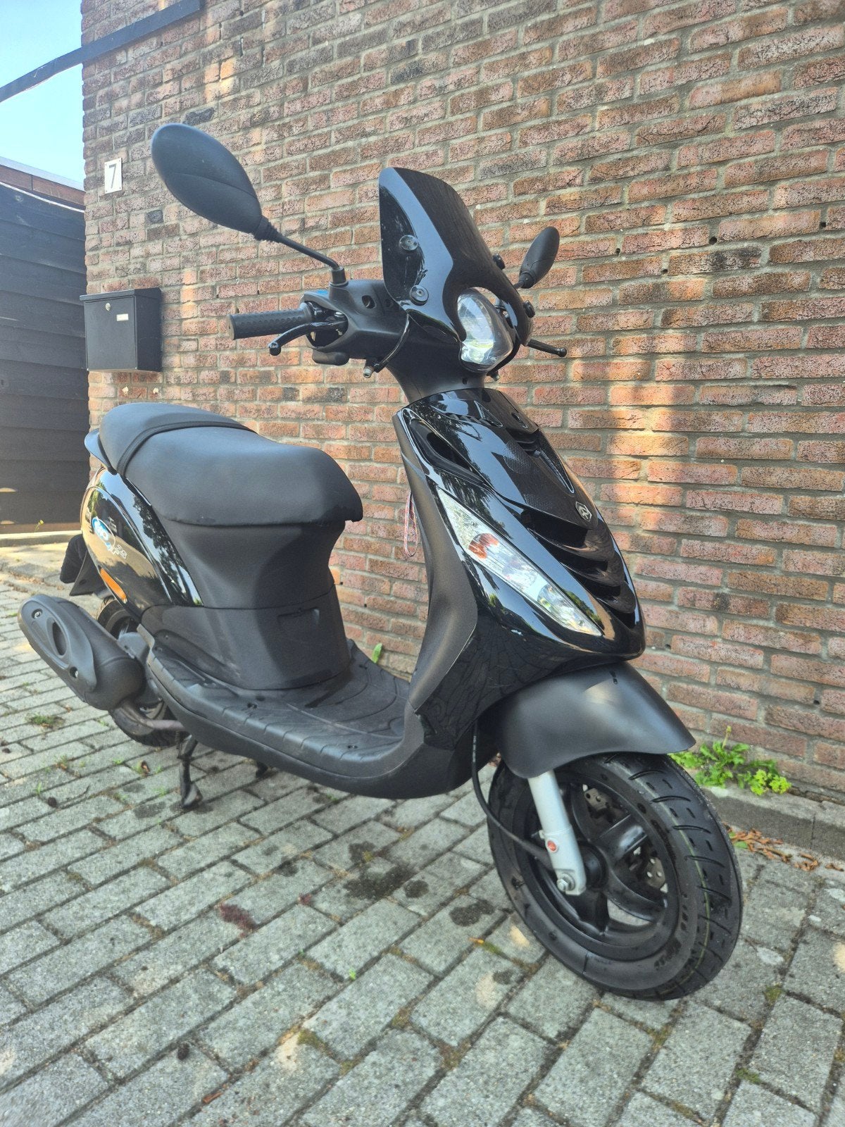 piaggio zip 2016 geel kenteken, Fietsen en Brommers, Scooters | Piaggio, Ophalen, Maximaal 45 km/u, Zip, 49 cc