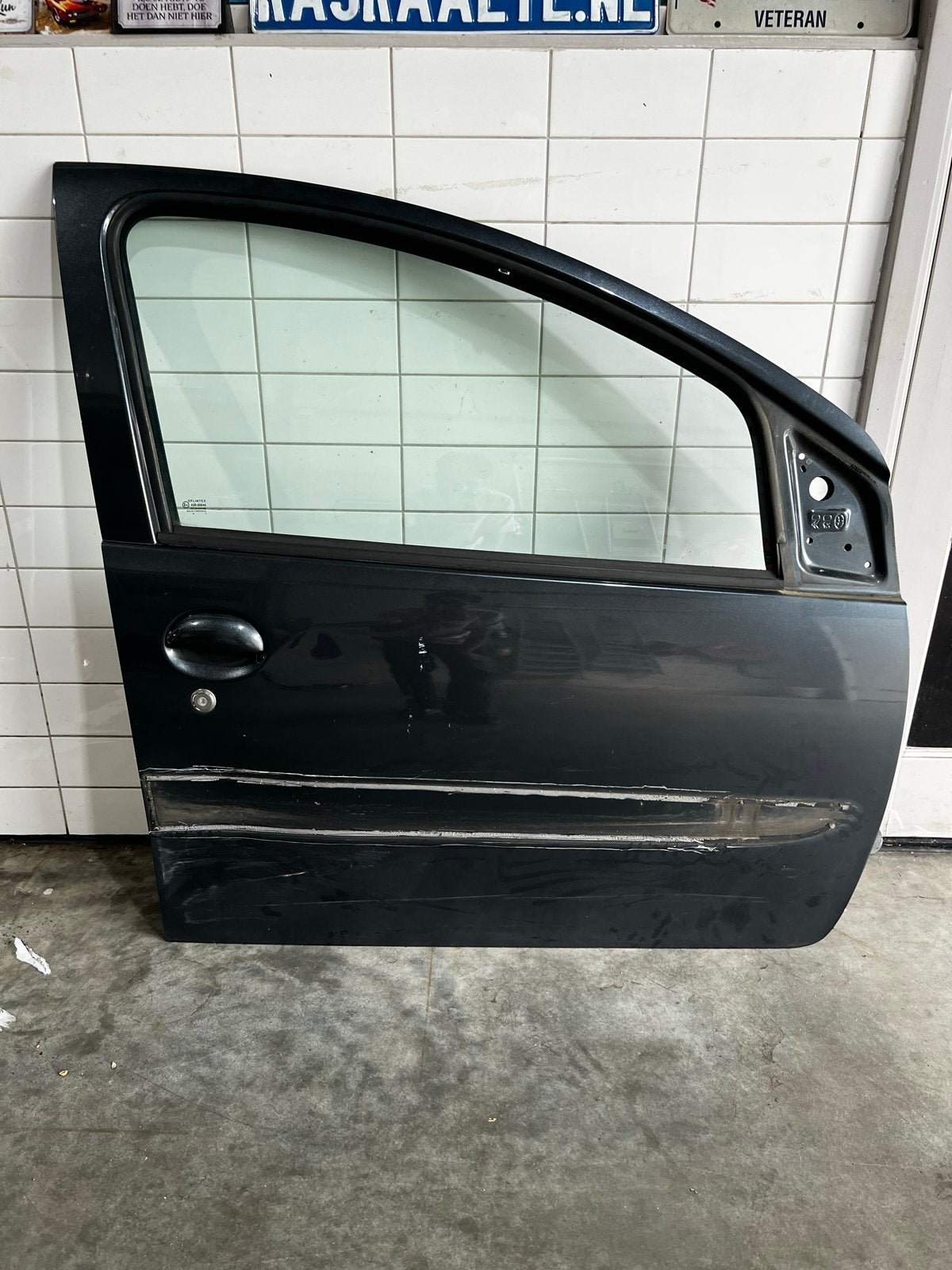 Deur links voor - Peugeot 107 / Citroën C1 / Toyota Aygo, Auto-onderdelen, Gebruikt, Ophalen of Verzenden, Peugeot, Voor