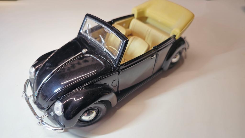 volkswagen kever cabrio 1951 kleur zwart maisto  1:18, Ophalen, Gebruikt, Auto, Maisto