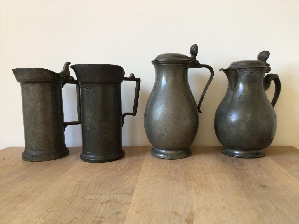 4 Antieke tinnen maatbekers en avondmaalskannen,, Antiek en Kunst, Antiek | Tin, Verzenden