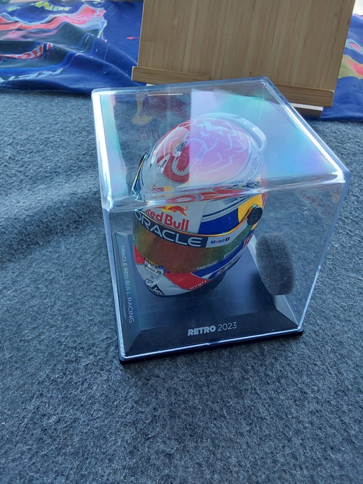 Max Verstappen Retro 2023 Mini Helm in Vitrine, Ophalen, Nieuw, Formule 1
