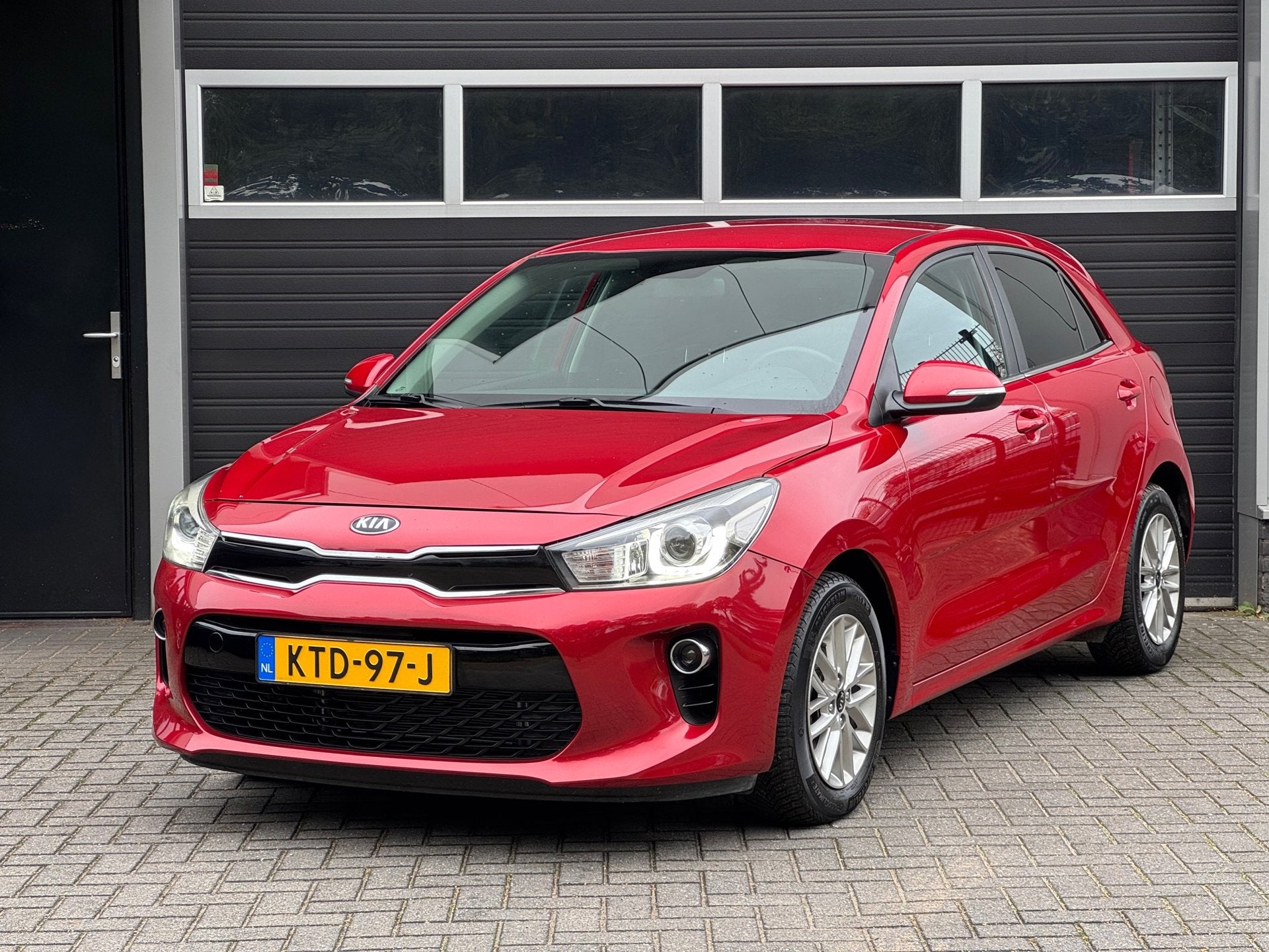 Kia RIO 1.4 DynamicLine automaat NAVI camera boekjes, Auto's, 450 kg, Gebruikt, Euro 6, 4 cilinders