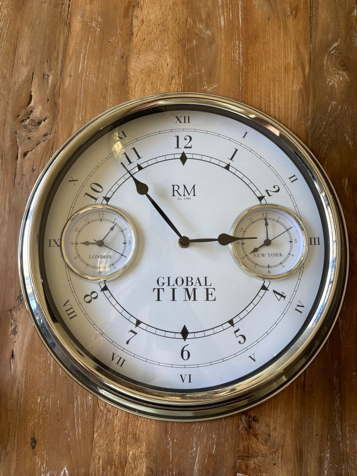 RM Global Time Wandklok - Zilver/Wit met Meerdere Tijdzones, Ophalen, Analoog, Zo goed als nieuw, Zilver