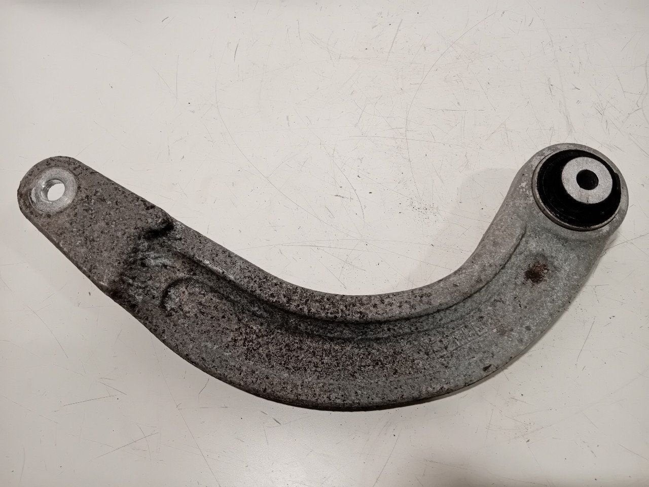 Draagarm rechts achter Skoda Enyaq, Onderdelen@venauto.nl, Van der Ven Autorecycling B.V., Gebruikt, Ettenseweg 76, 4706 PB Roosendaal, The Netherlands