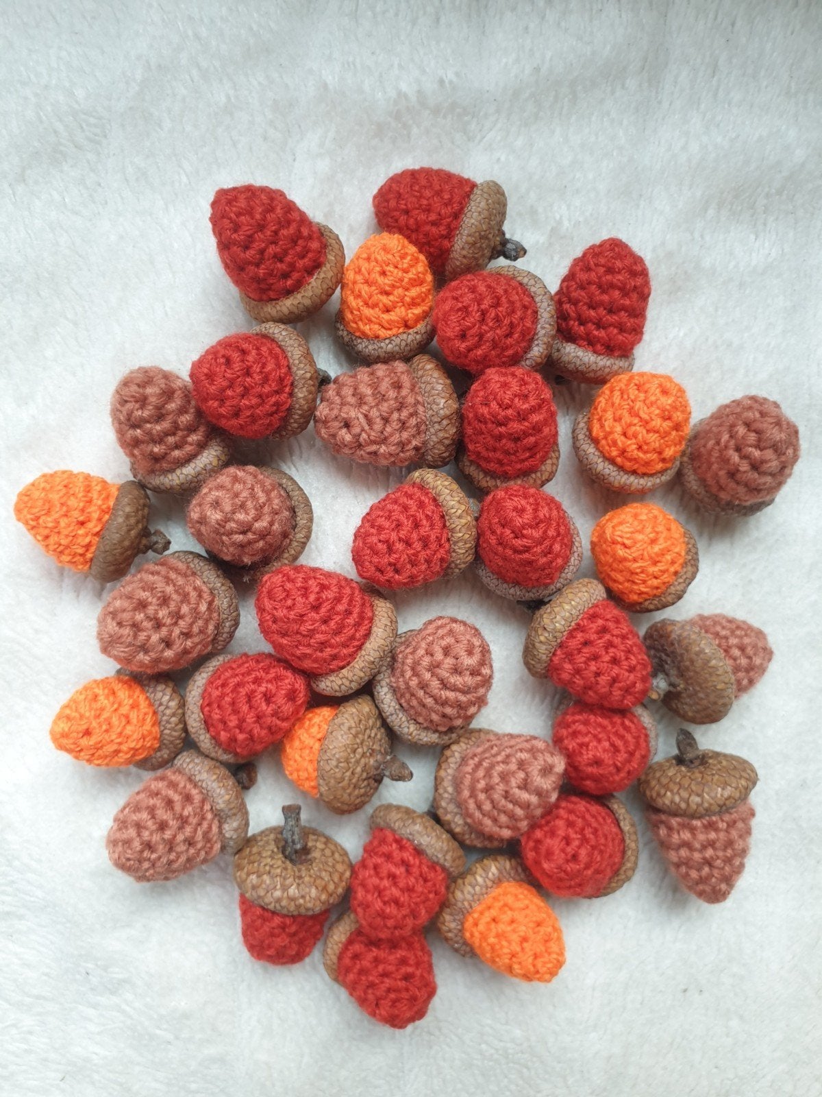 33 gehaakte eikeltjes herfst ,echte eikeldopjes, Hobby en Vrije tijd, Ophalen of Verzenden, Nieuw, Haken, Overige typen