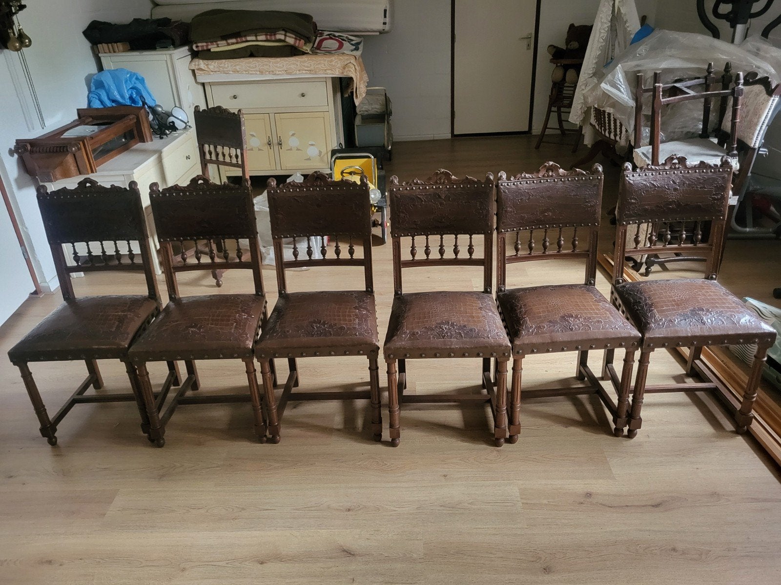 Set van 6 antieke stoelen met leer en houtsnijwerk, Ophalen